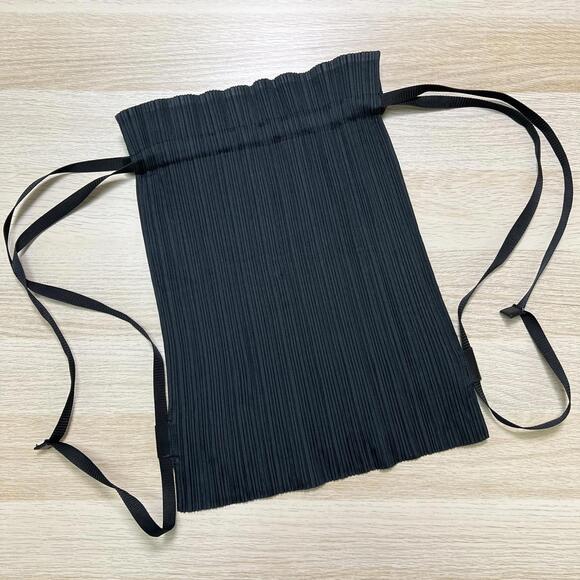 Pleats Please Issey Miyake Beethoven Drawstring Bag - Picture 3 of 6